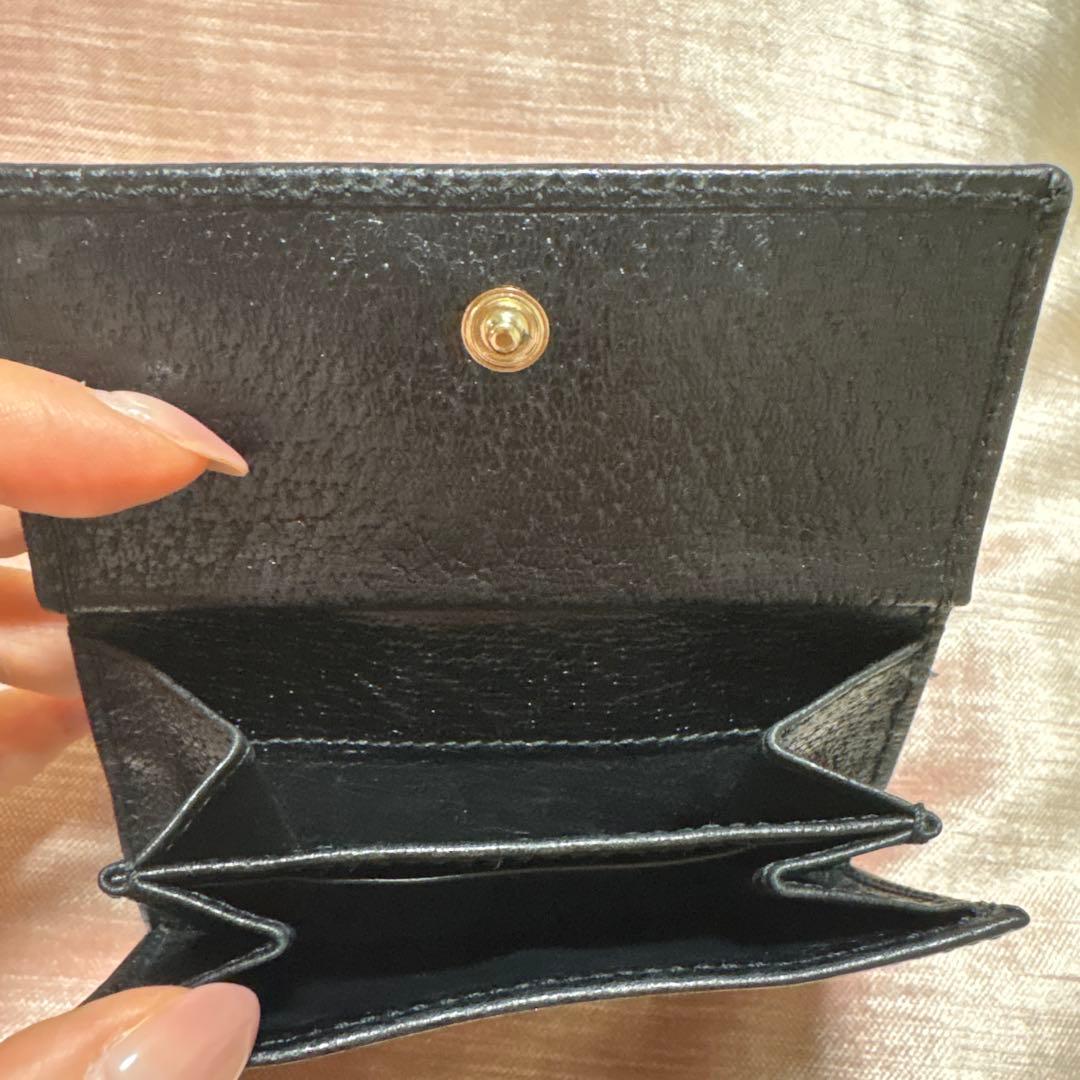GUCCI レザー 折り財布 筆記体 ロゴ 型押し 黒