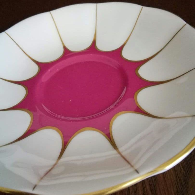 逸品　朱地アールデコ様式　カップ&ソーサー　ロイヤルアルバート　英国アンティーク