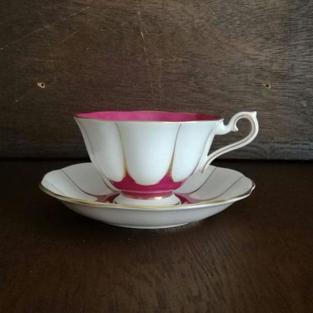 逸品　朱地アールデコ様式　カップ&ソーサー　ロイヤルアルバート　英国アンティーク