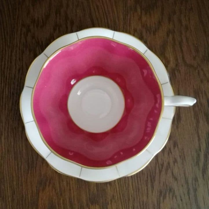 逸品　朱地アールデコ様式　カップ&ソーサー　ロイヤルアルバート　英国アンティーク