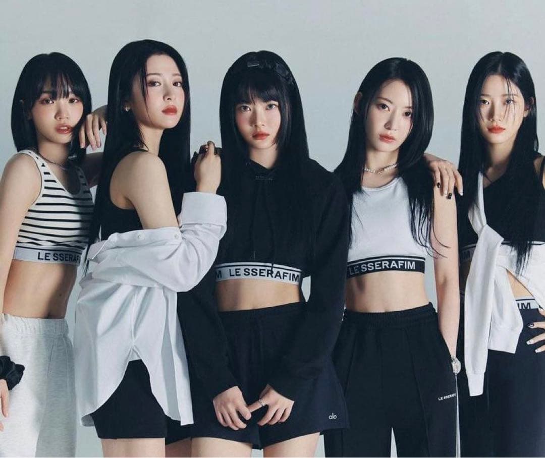 ルセラフィム CROP HOODIE ポップアップ