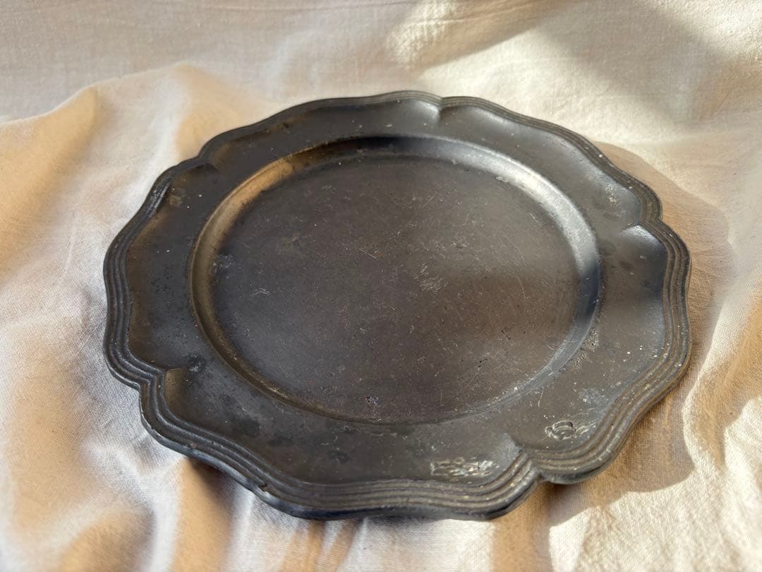 フランスアンティーク　エタン　花リム皿　ピューター皿