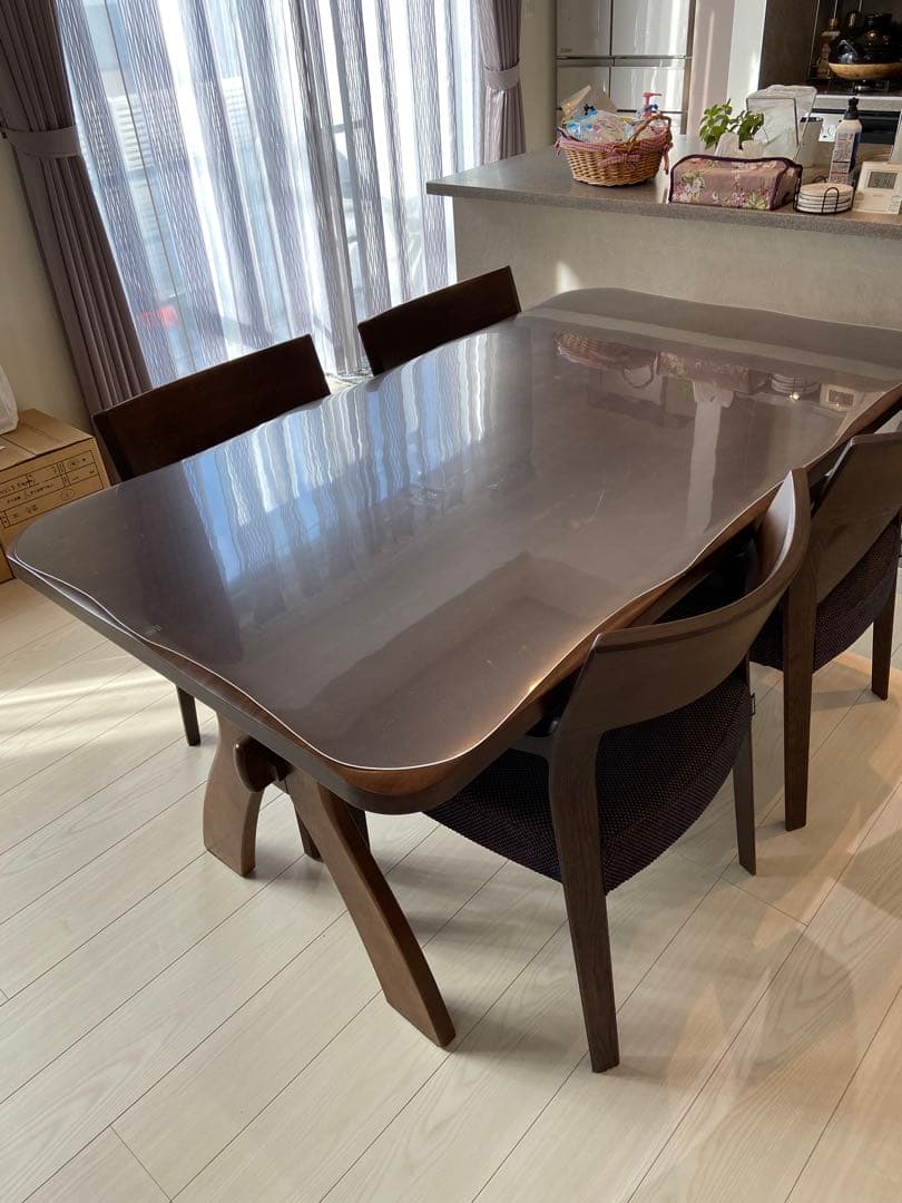 マルニ木工製 ダイニングテーブル(モカブラウン色)