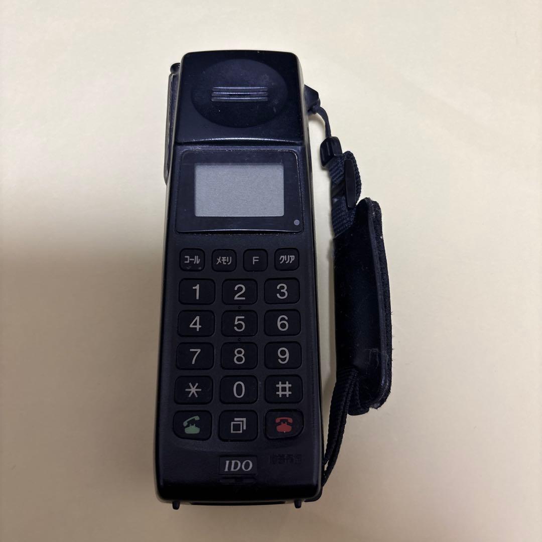 IDO 黒色 携帯電話本体