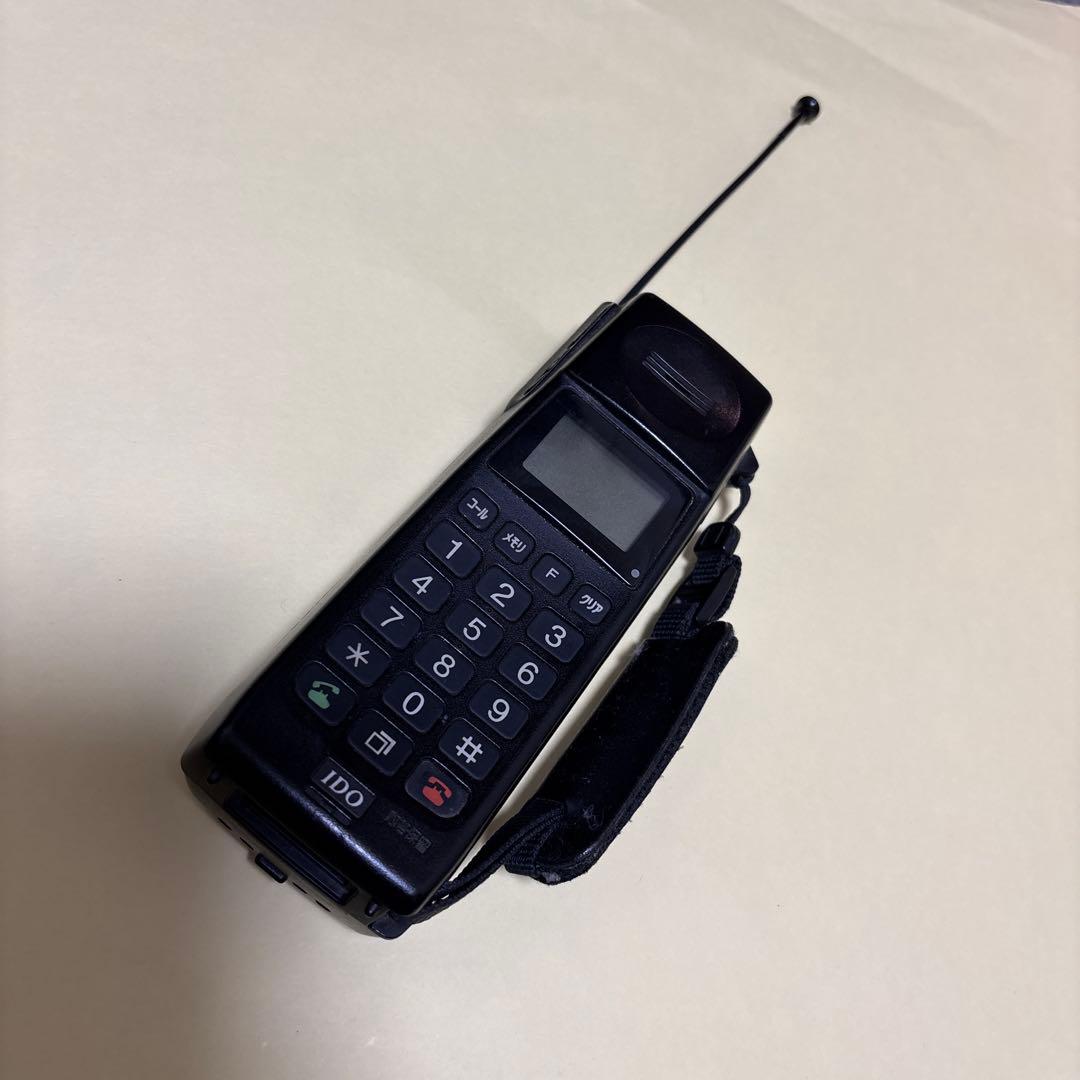 IDO 黒色 携帯電話本体