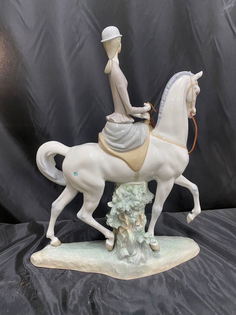 リヤドロ 白い馬の少女 陶器製 馬と騎手の彫刻 約46cm スペイン