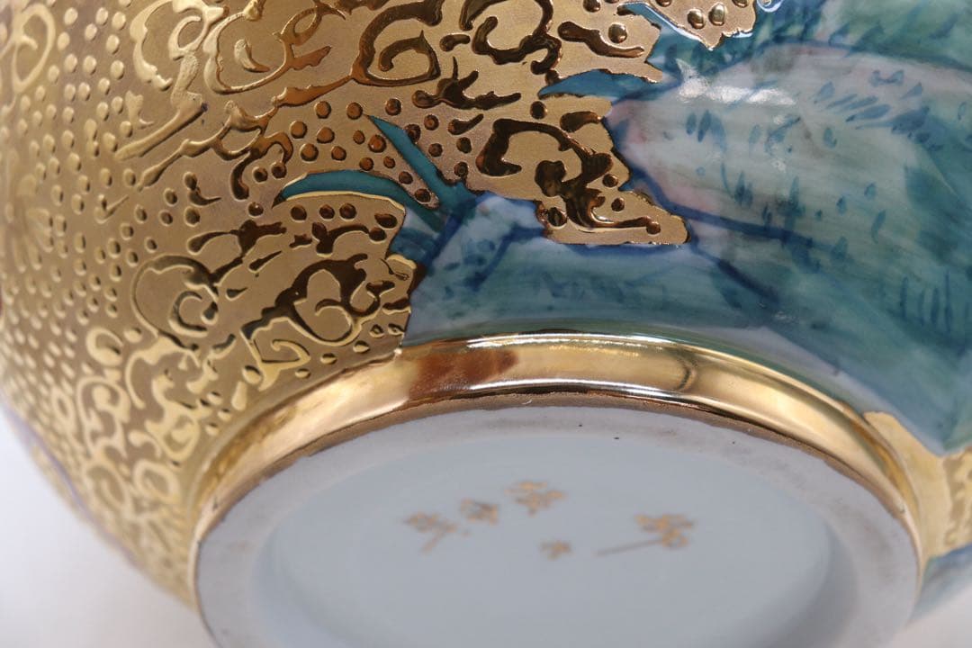 豪華　金彩　色絵獅子紋壺　送料込み250923