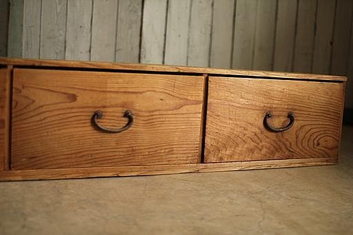 味のある横長の木製引き出し3杯　ローテーブル　飾り台　作業台　古家具　古民家