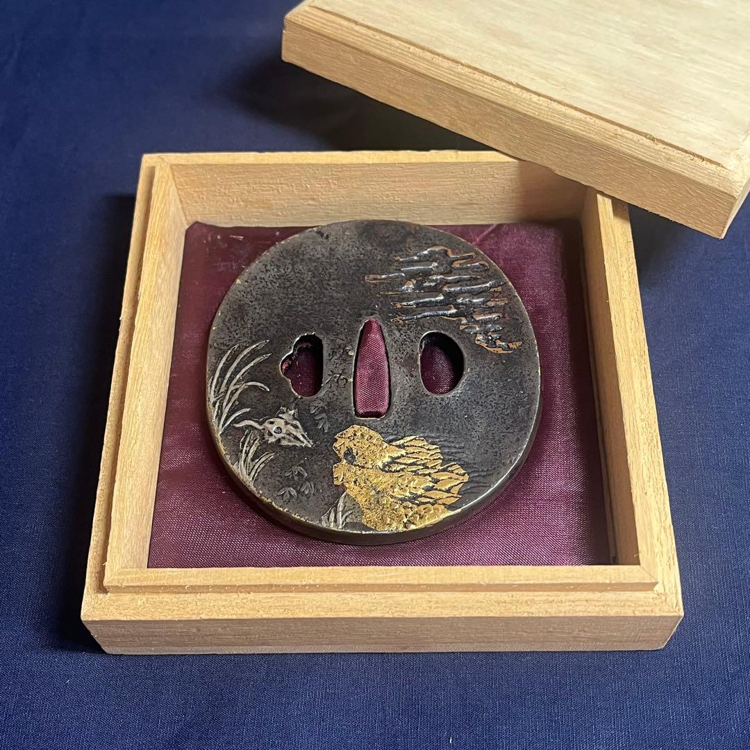 鍔 細工唐銅銀象嵌狼　紋鍔 刀装具 真剣 居合い 侍 桐箱入