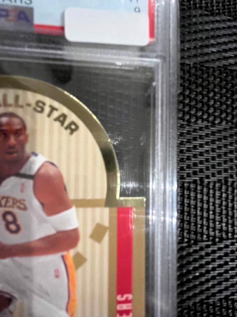 NBA カード コービー ブライアント UD ダイカットインサート PSA 9