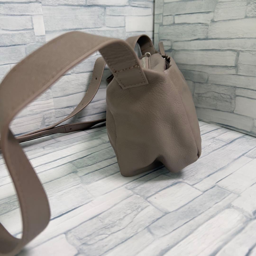 ear PAPILLONNERイアパピヨネ ボックスショルダーバッグ モカ　山羊