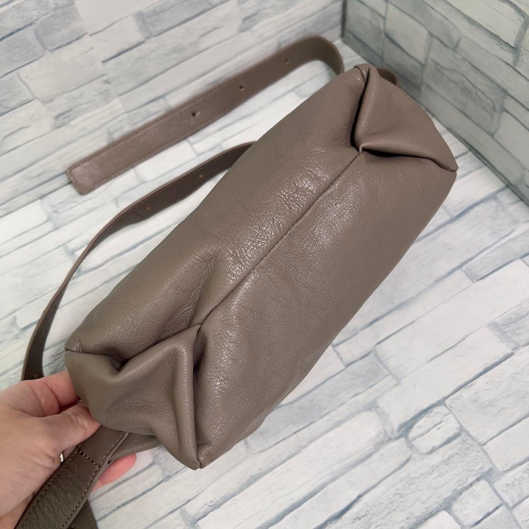 ear PAPILLONNERイアパピヨネ ボックスショルダーバッグ モカ　山羊