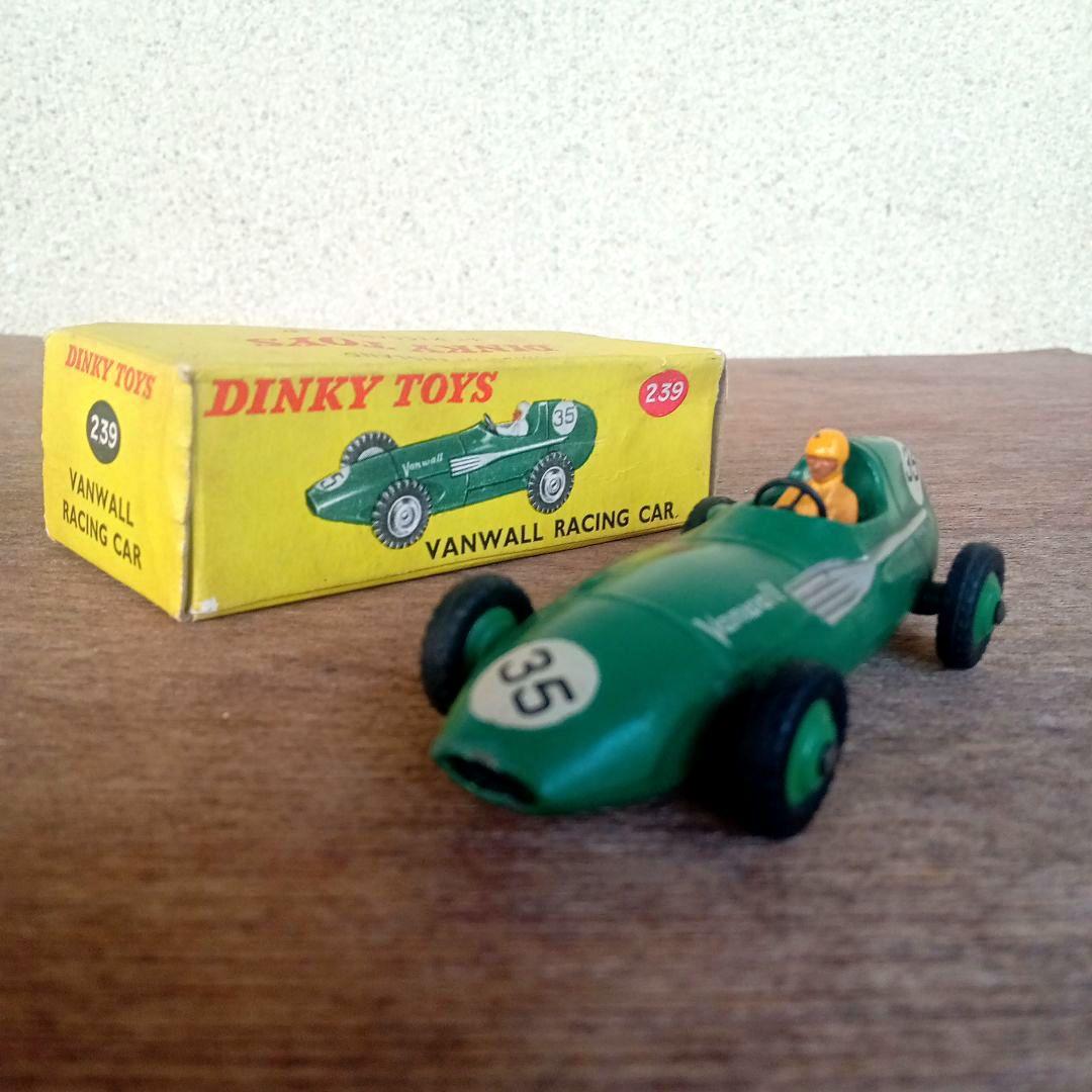 DINKY TOYS 　239 　VANWALL RACING CAR