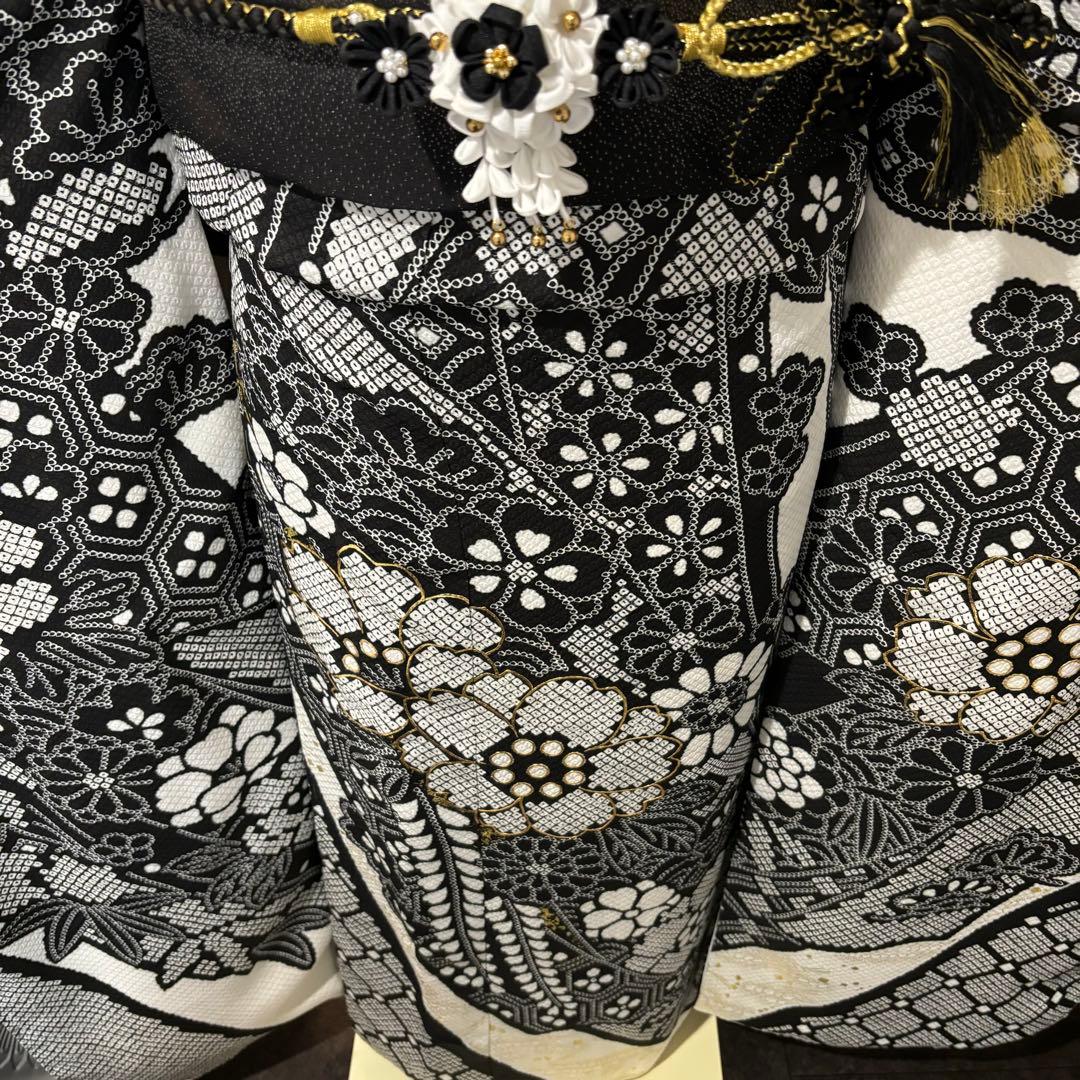 美品　総絞り　作家物　白黒　花模様　金彩　逸品　振袖　フルセット 振り袖