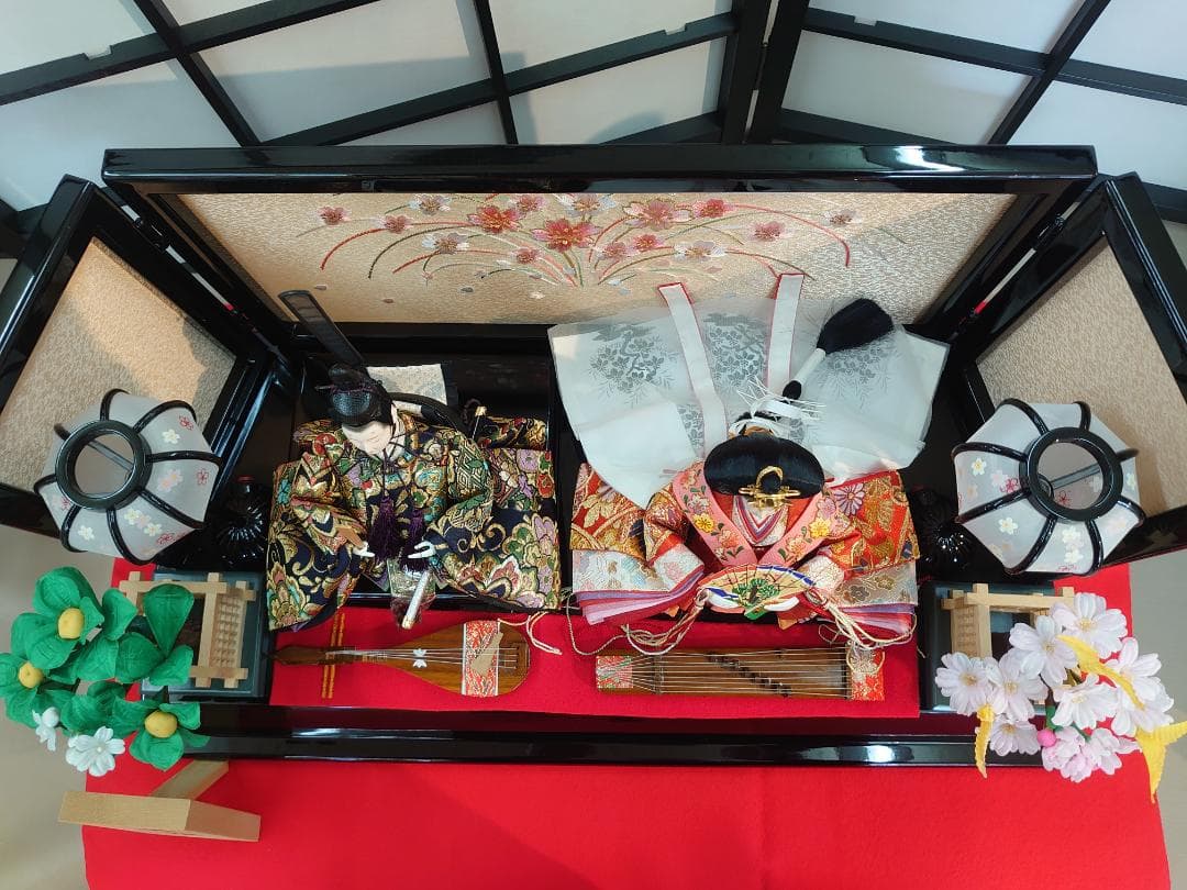 ●くみ●新品おひなさま●　桜づくし刺繍飾り　琵琶と琴のお道具付