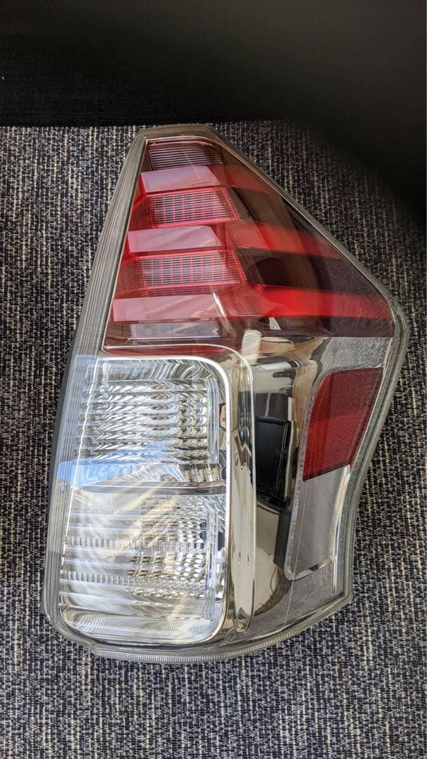 プリウスα後期トヨタ純正テールランプ　⭐︎更に値下げ⭐︎52000円⇨45000円