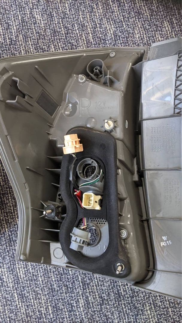 プリウスα後期トヨタ純正テールランプ　⭐︎更に値下げ⭐︎52000円⇨45000円