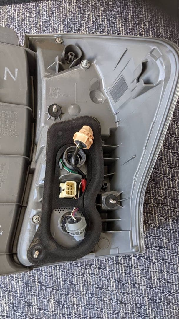 プリウスα後期トヨタ純正テールランプ　⭐︎更に値下げ⭐︎52000円⇨45000円