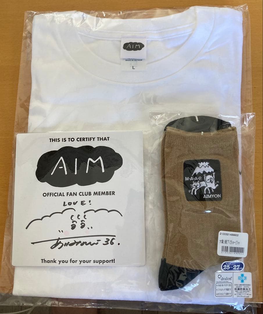 こ*ん様 AIM限定デザインTシャツ　直筆サイン入りミニ色紙　靴下　3点セット
