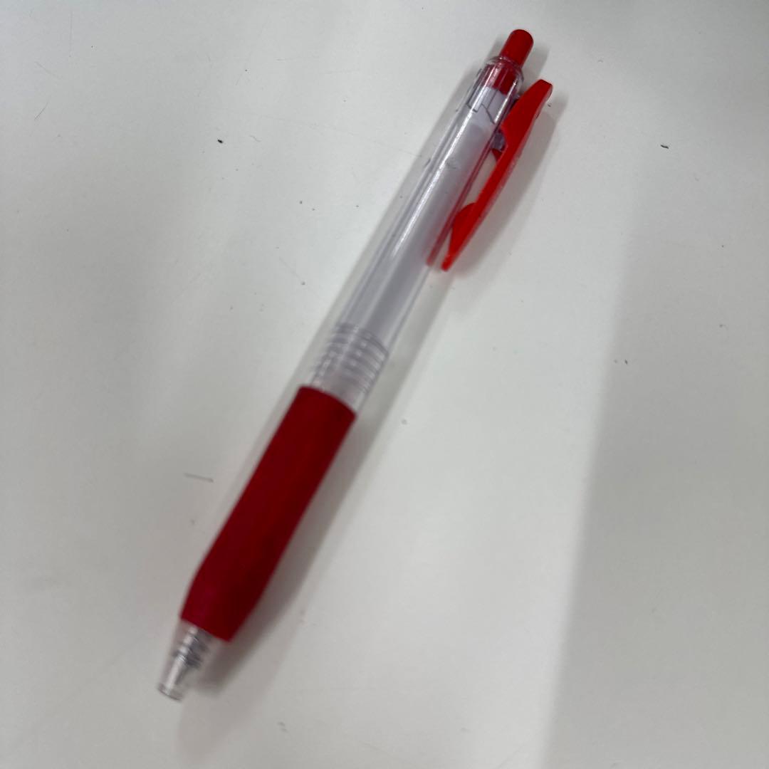 インク切れの高級なボールペン(赤)