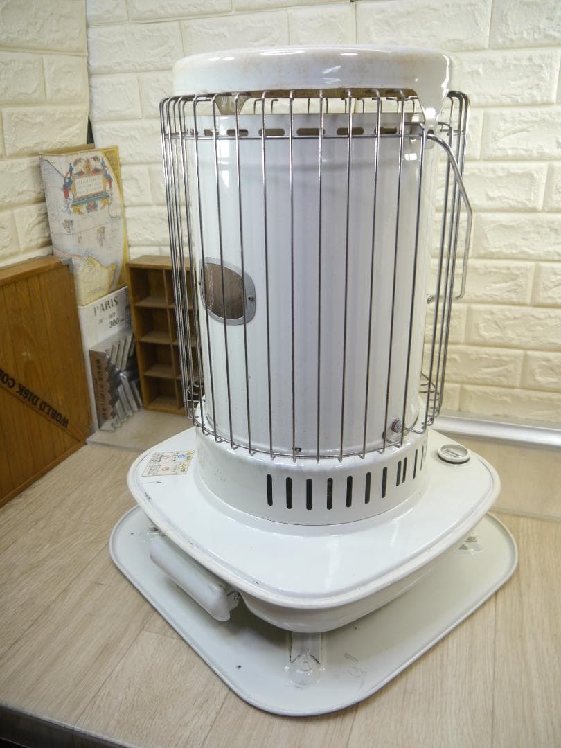 送料無料サービス◆2013⑦◆コロナ　灯油ストーブ 円筒形 ホワイト