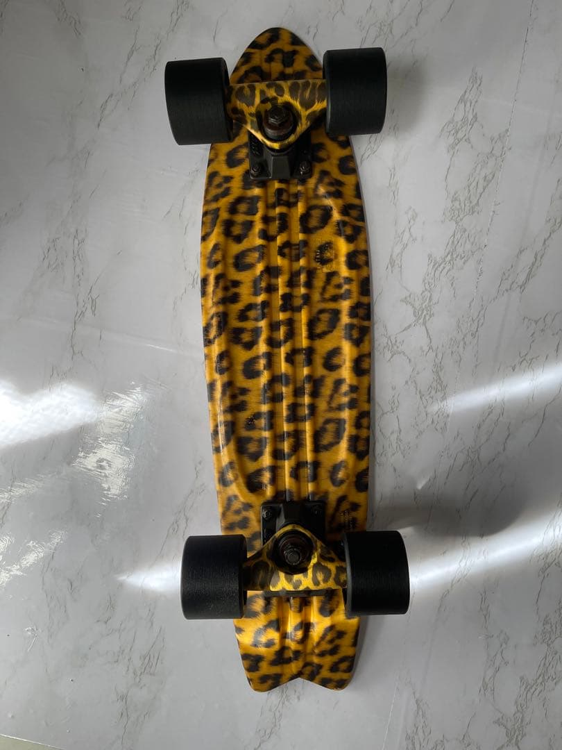 美品ミニクルーザー　スケボー　レオパード柄　GLOBE