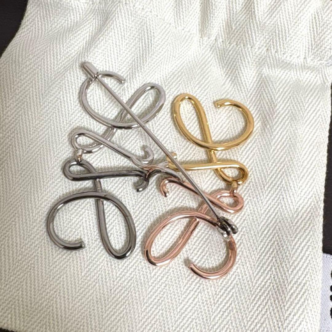 新品未使用★ロエベ アナグラムブローチ　マルチカラー