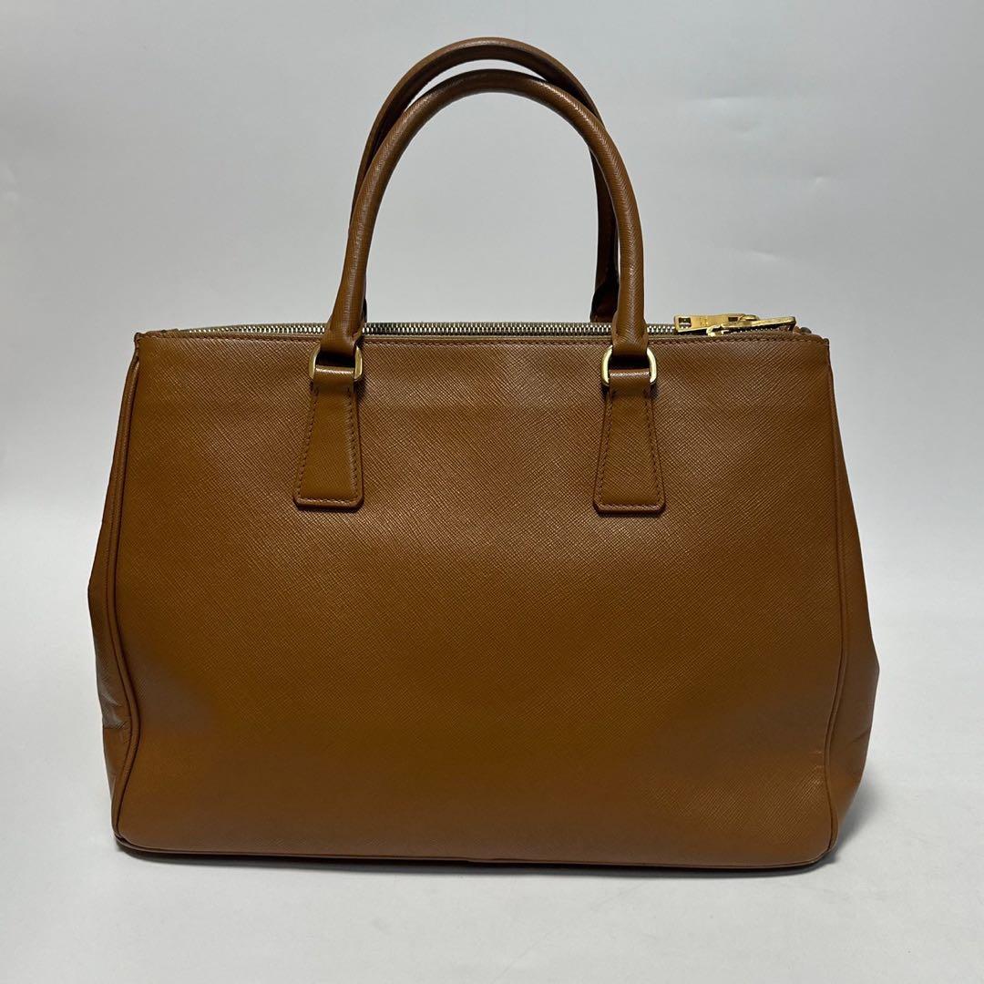 s64【美品】プラダ　三角ロゴ　サフィアーノ　ガレリア2wayショルダーバッグ.