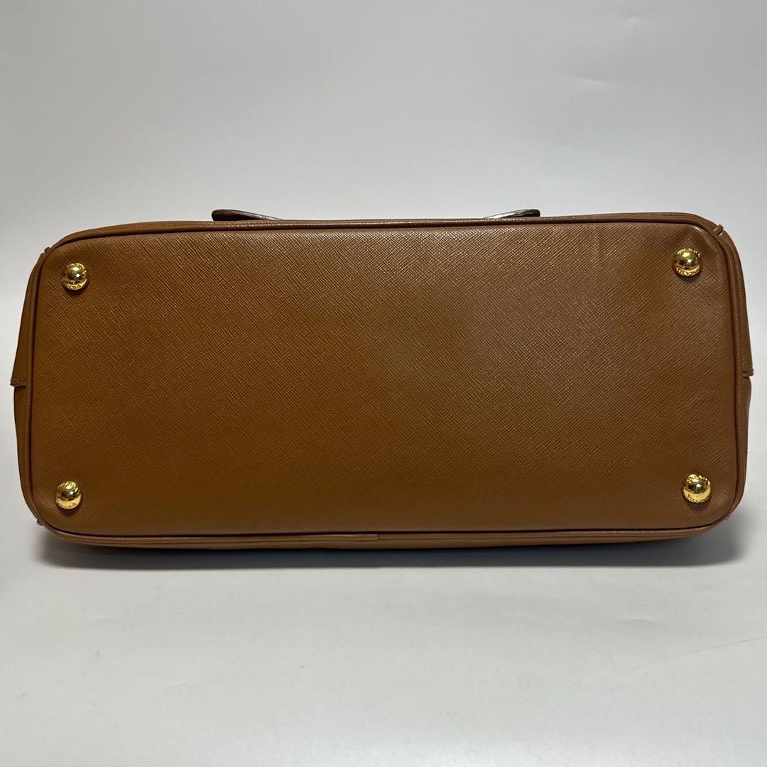 s64【美品】プラダ　三角ロゴ　サフィアーノ　ガレリア2wayショルダーバッグ.