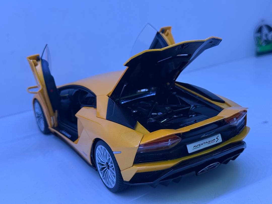 オートアート 1/18アヴェンタドールS