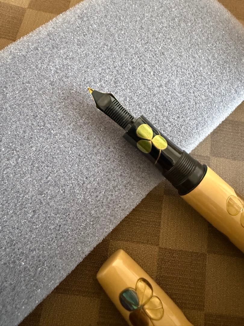 輪島屋善仁蒔絵、螺鈿、白漆万年筆、クローバー