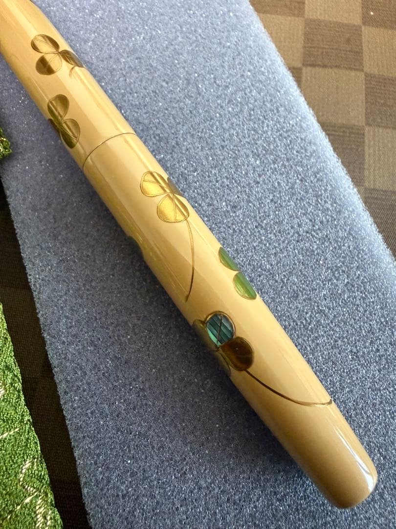 輪島屋善仁蒔絵、螺鈿、白漆万年筆、クローバー