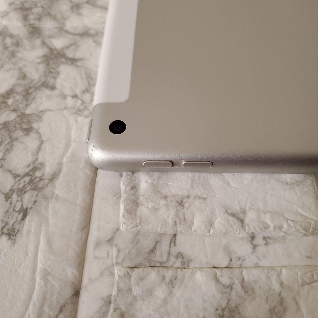 236 iPad 7世代 128GB SIMフリー シルバー