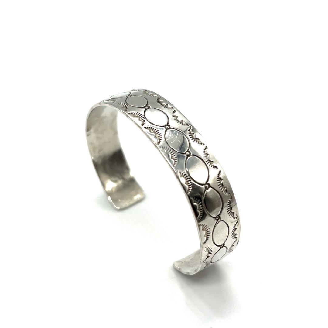 【ヴィンテージ】ナバホ族 南西部 シルバースタンプバングル カフ SV925