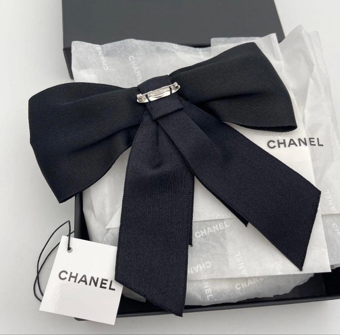 CHANEL ブラック　シルクリボンブローチ