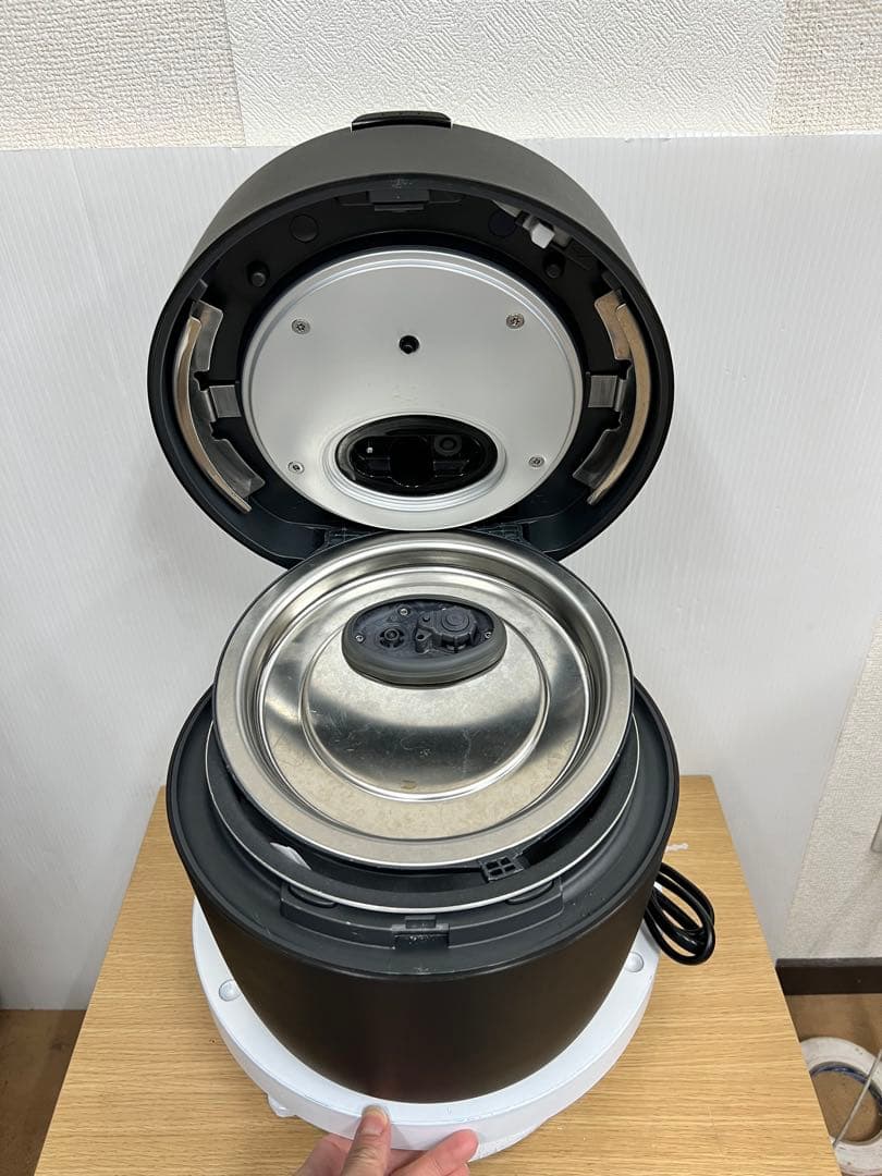 Panasonic 圧力IHジャー炊飯器 SR-NA102 ブラック2023年製