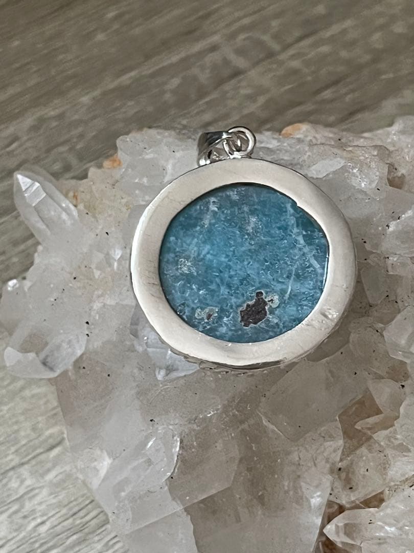 天然石☆高品質！ラリマーまる型ペンダントップ☆ワク付き☆濃いブルー＆模様美しい