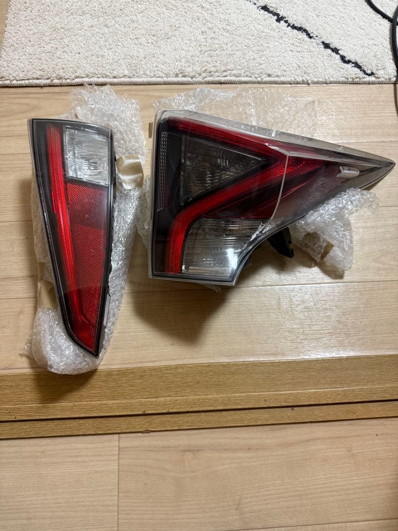 50Prius テールランプ右側