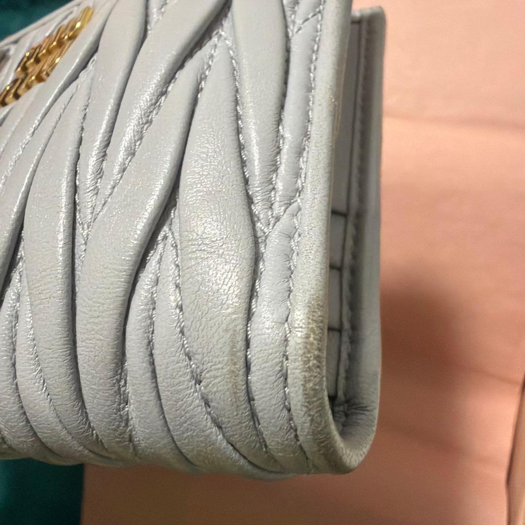 miumiu マテラッセ レザー財布 二つ折り