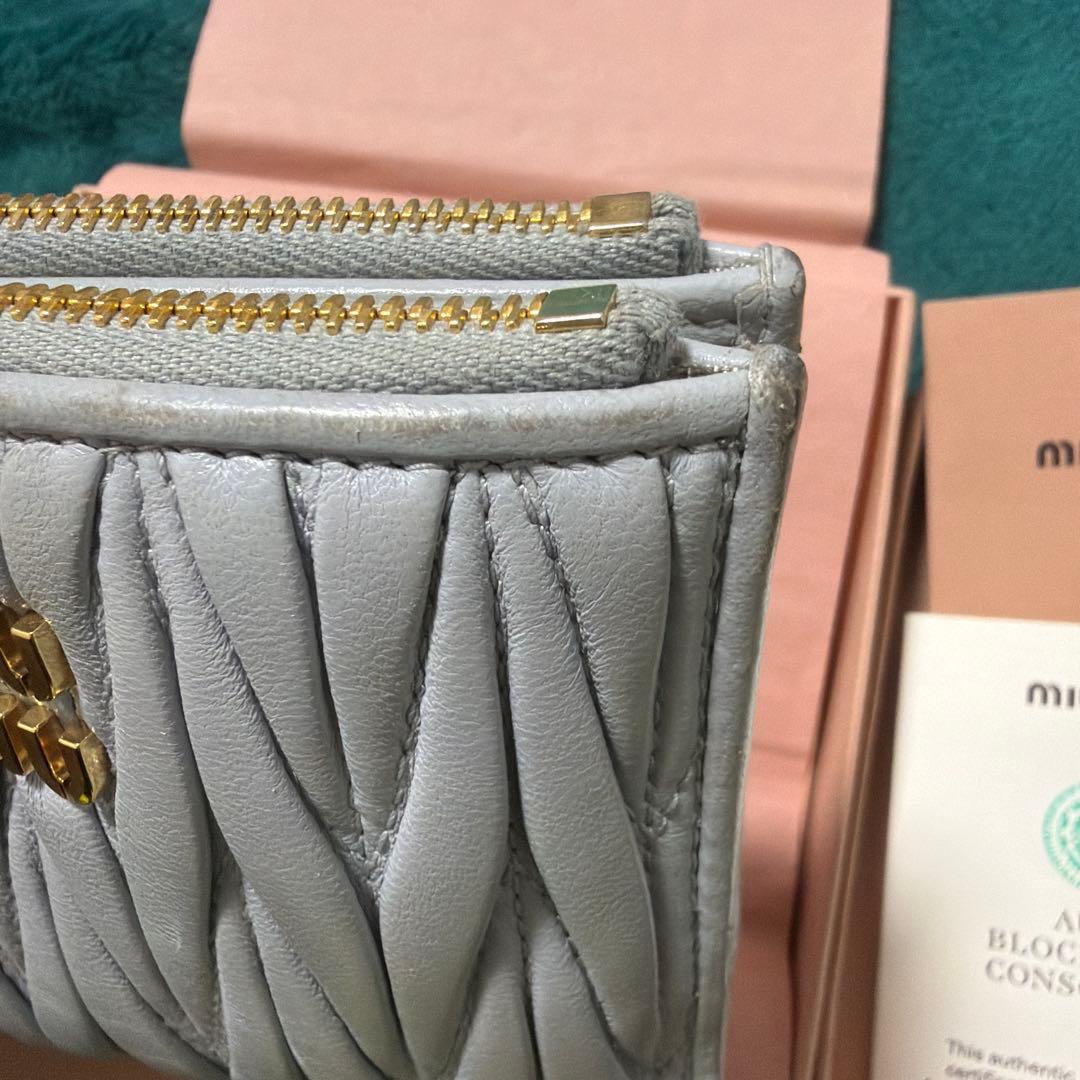 miumiu マテラッセ レザー財布 二つ折り
