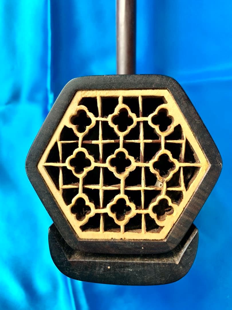 二胡★國際コンクール優勝者★万菊根先生の製作した★老紅木二胡です。