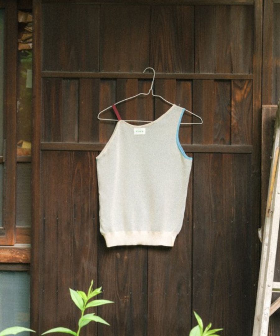 PAMM 寛大なインテリアのニットタンク