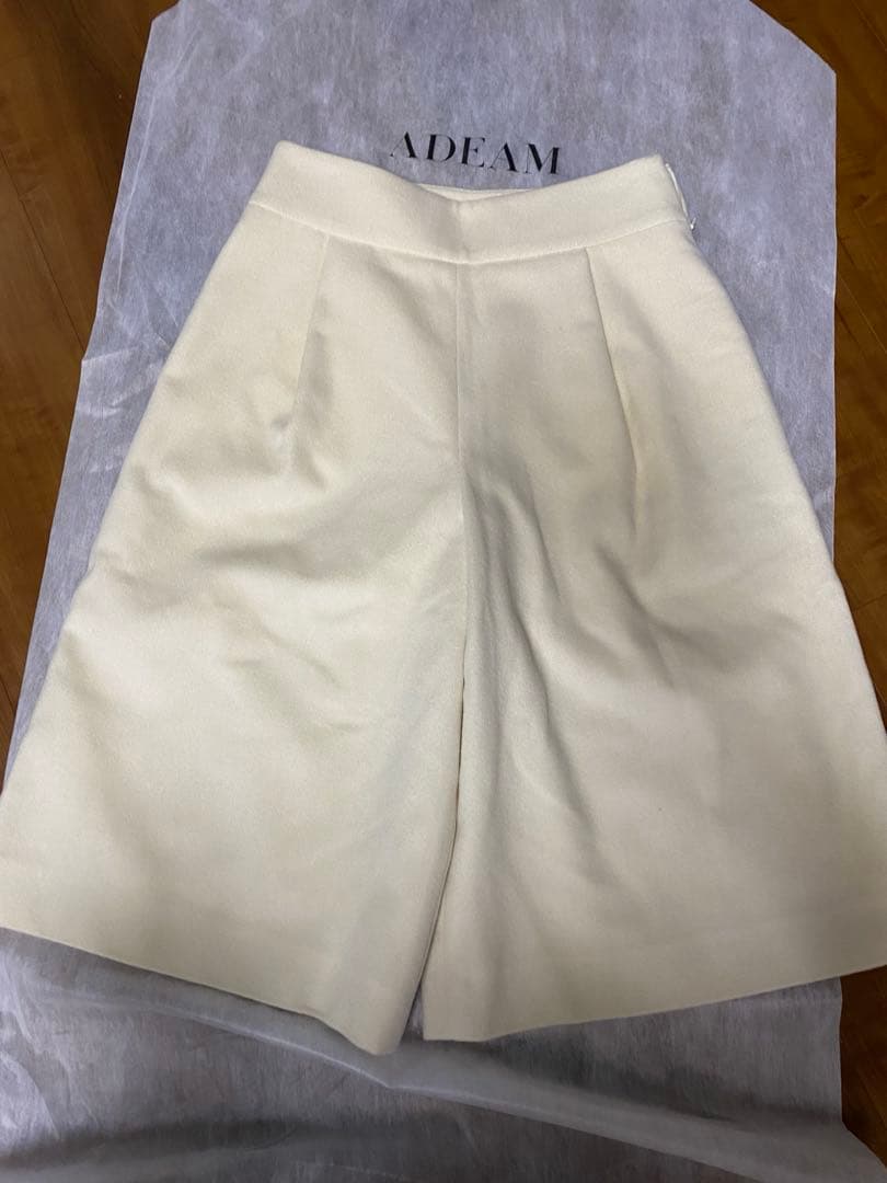 新品♡フォクシー カシミア　ホワイトガウチョパンツ　ハーフパンツ　ワイドパンツ