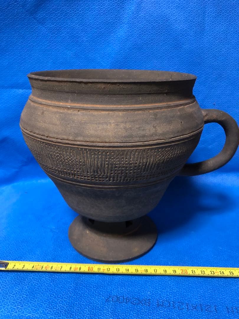 須恵器　土器線刻模様の陶器香炉？瓶？