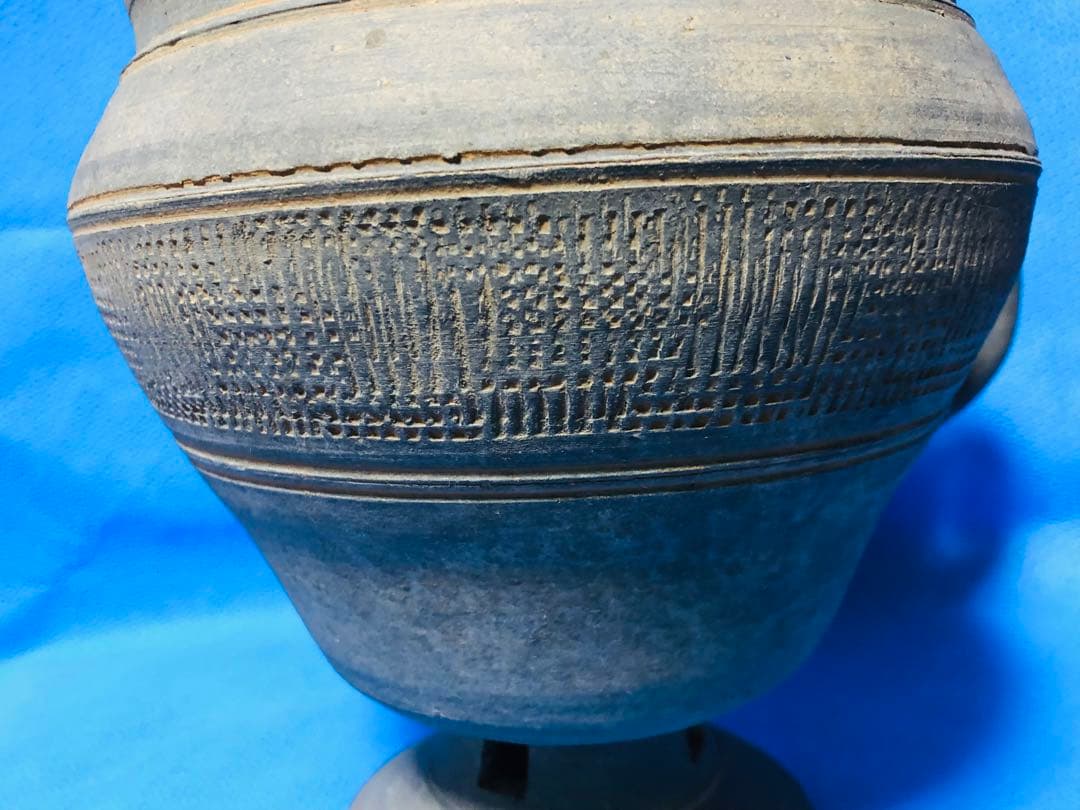 須恵器　土器線刻模様の陶器香炉？瓶？