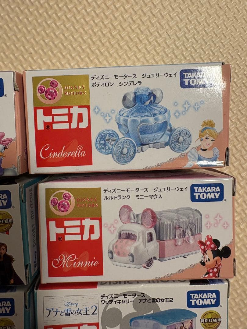 トミカ ディズニーモータース アナ　エルサ　シンデレラ　すみっこぐらし　アリエル