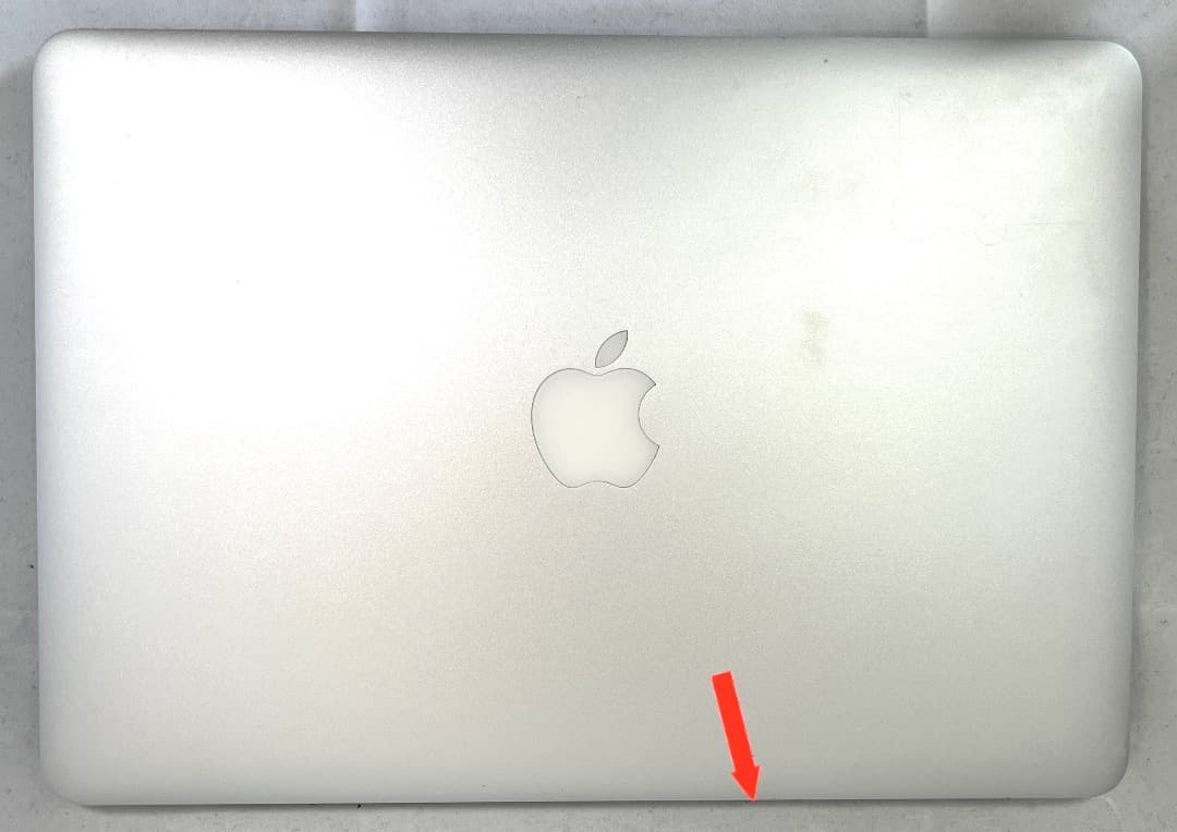 MacBook Air（Early2015） Sonoma稼働 筐体一部ワレあり