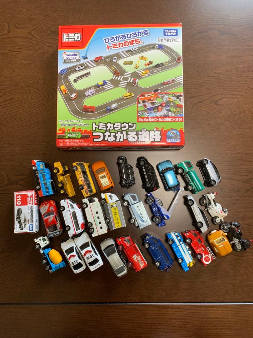 トミカタウンつながる道路　信号機付き‼️