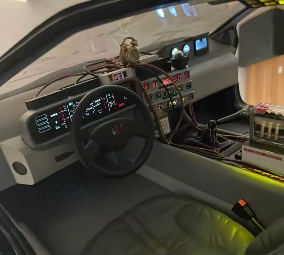 1/6ホットトイズ バックトゥザフューチャー パート2 デロリアンタイムマシーン