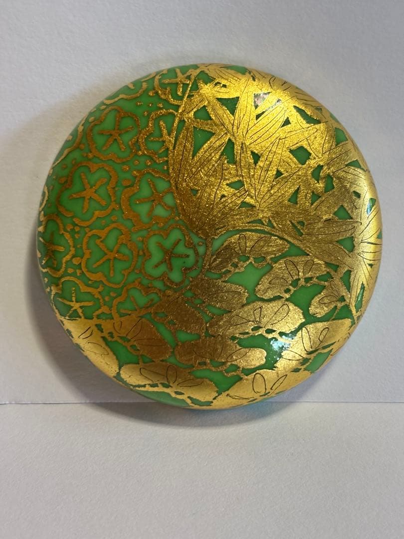 重要無形文化財小野珀子作緑釉金襴手松竹梅文香合最上位作　未使用　検次郎